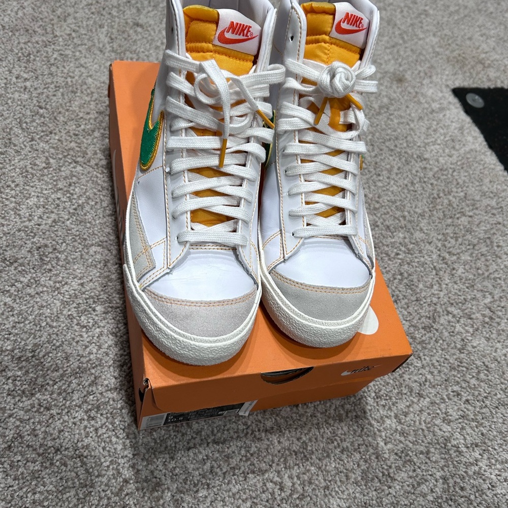 Nike Blazer Mid '77 Vintage White and Gold